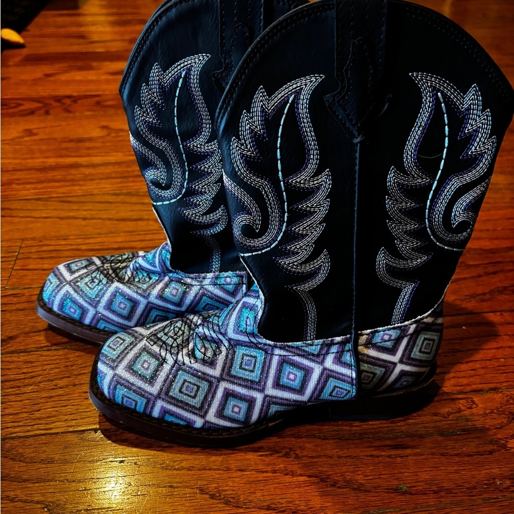 Roper girls size 2 Geometric Pattern Cowboy Boots
